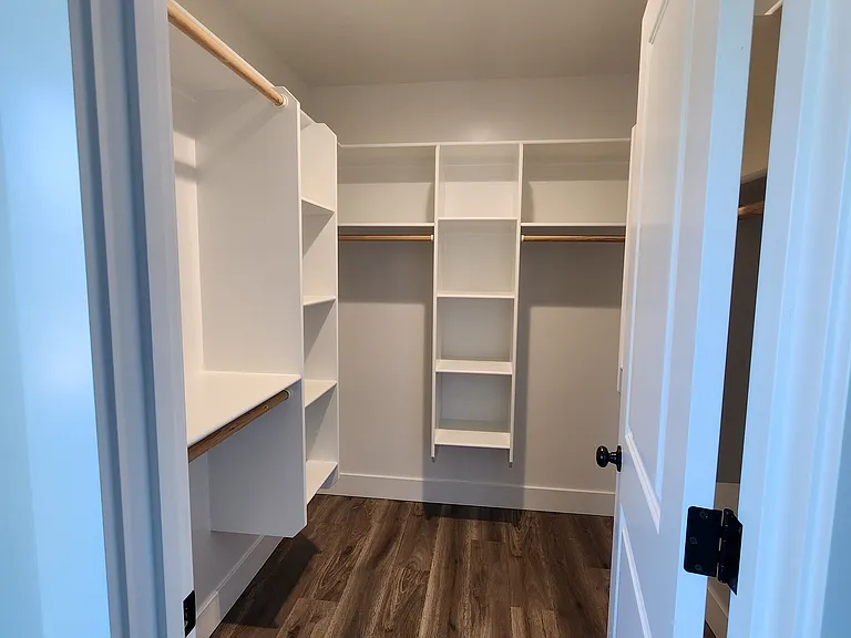 Primary suite closet