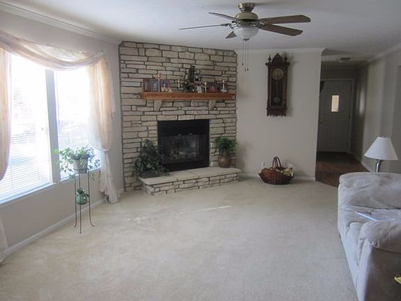 Living room w/ fireplace