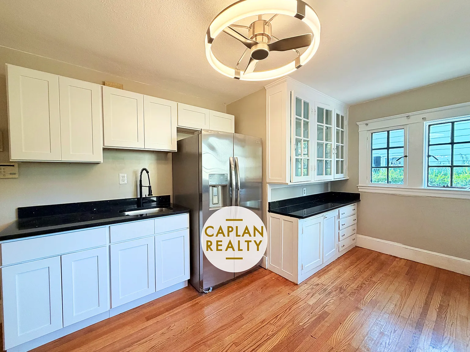 3 bed, 1.5 bath, $4,000 — Photo 2