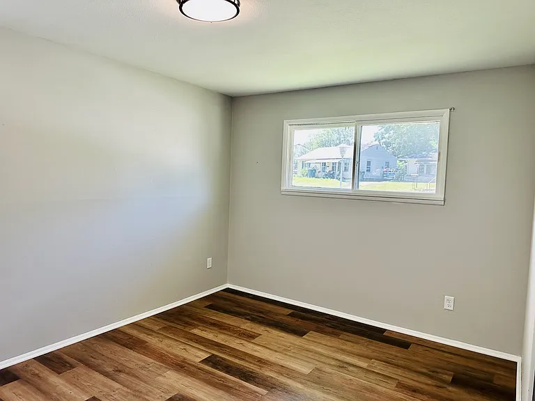 349 Grace Dr — Photo 10