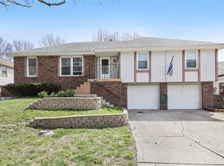 2733 Queen Ridge Dr, Independence, MO 64055