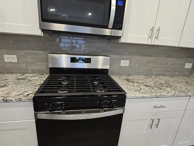 2223 Cliff Springs Dr — Photo 10