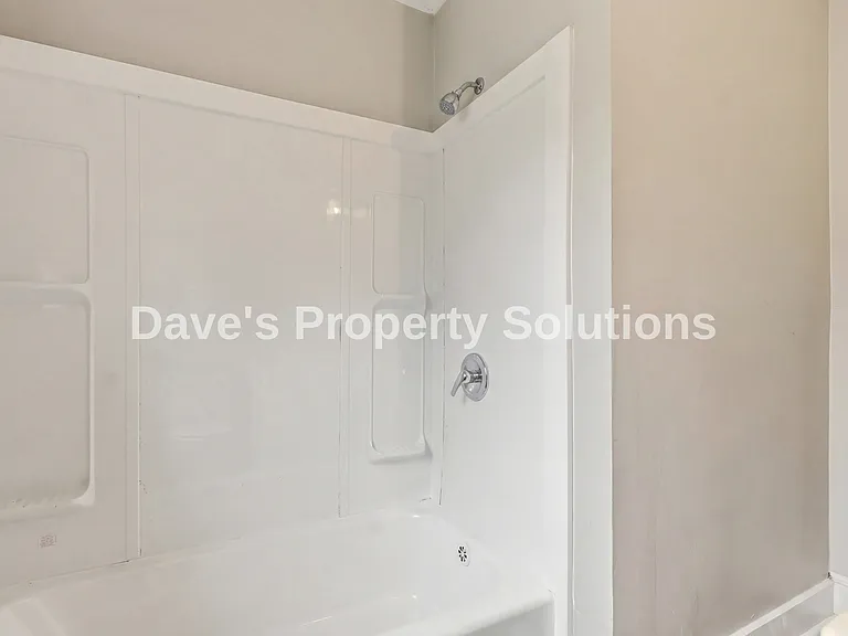 829 W Terrell St — Photo 1