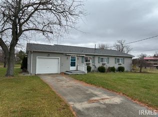 808 4th St, Howe, IN 46746