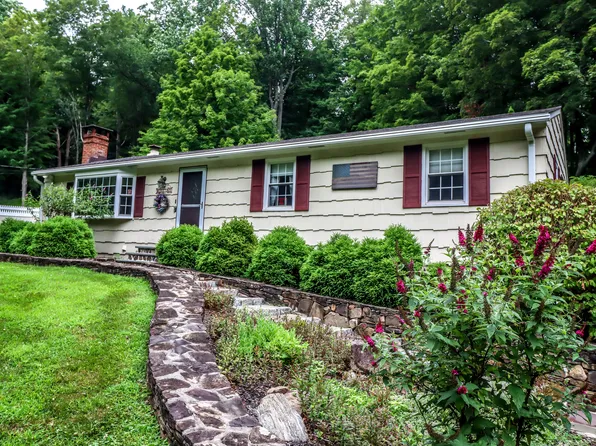 21 Saw Mill Road, Newtown, CT 06470