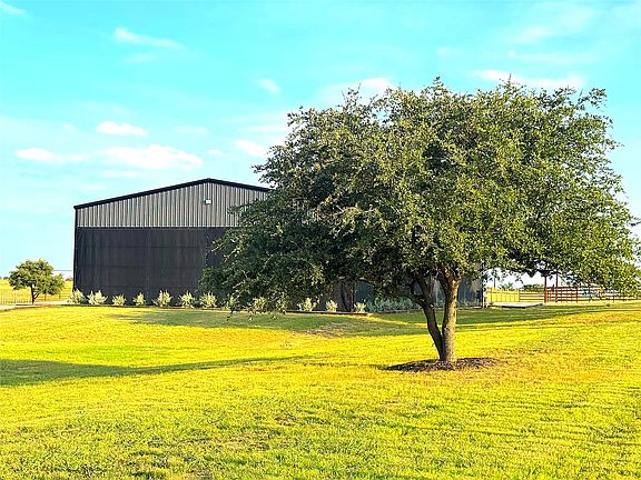 3rd image of 10670 N Highway 281
