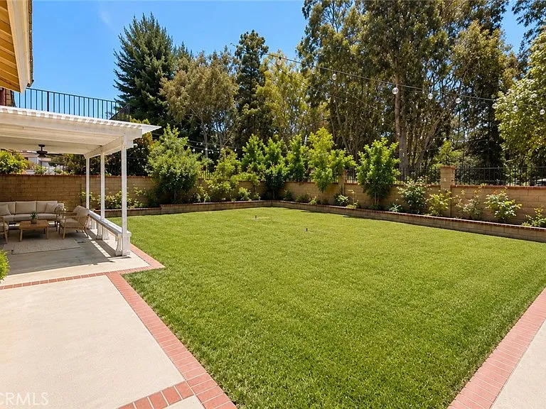 19178 Bel Air Dr — Photo 16