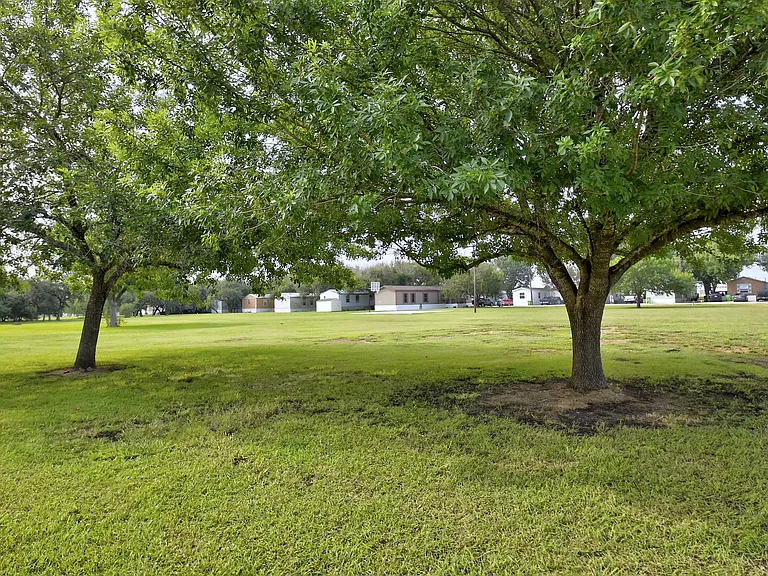 Country Oaks — Photo 43