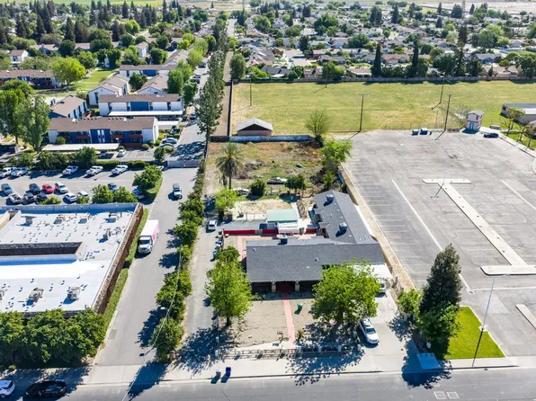 3280 McCall Ave, Selma, CA 93662