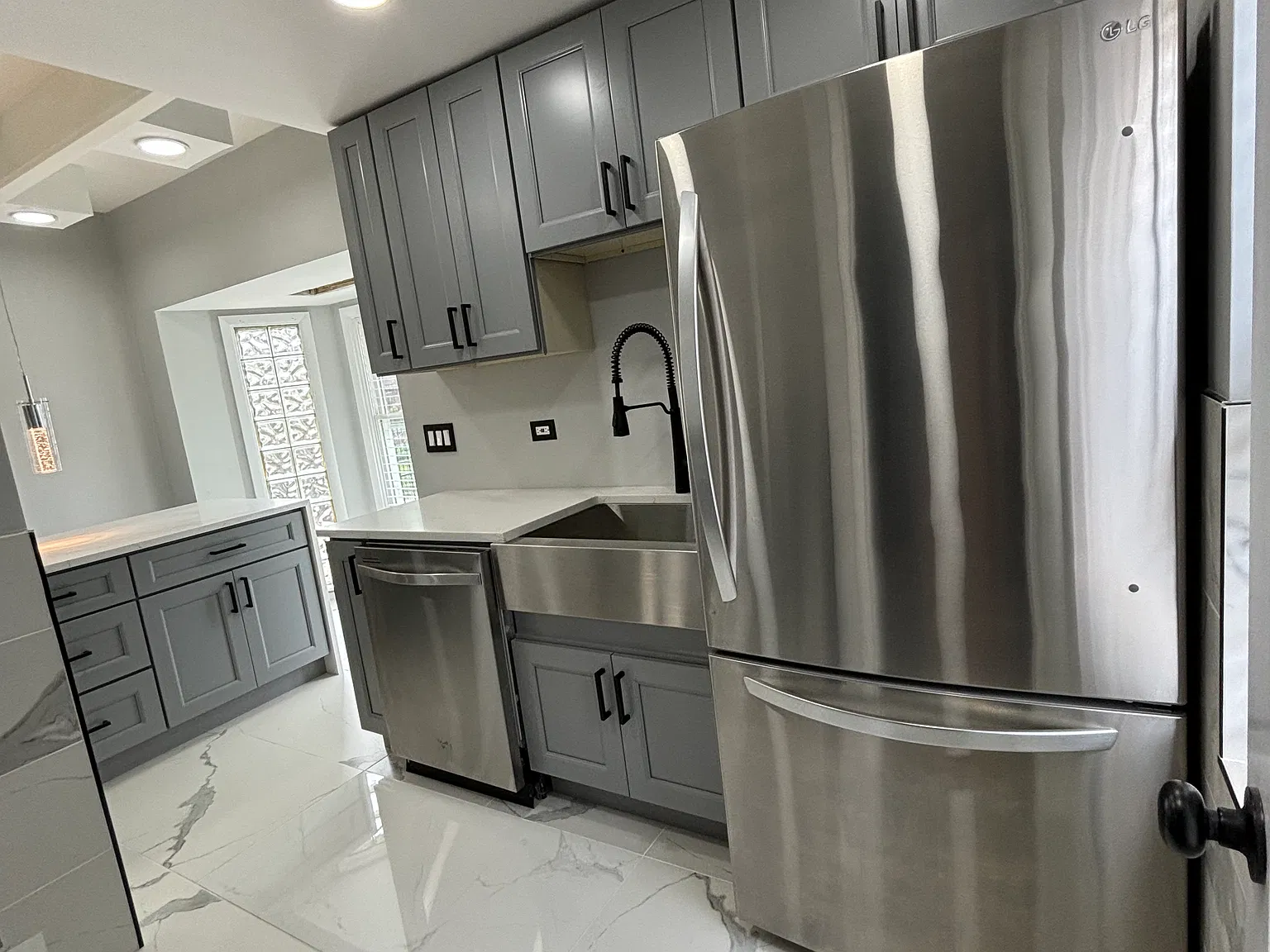 2 bed, 1000 sqft, $2,400 — Photo 2