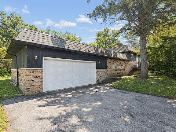 3rd image of 2740 N Cedar Rd