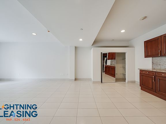 5th image of 11911 Mayfield Ave Penthouse 1A