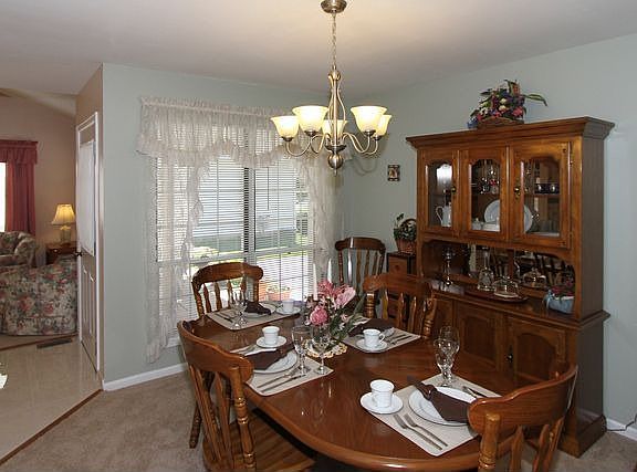 4th image of 1838 Grosse Pointe Cir