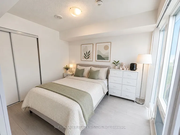 60 Shuter St #2110 — Photo 6
