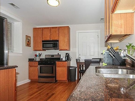 4th image of 2161 N Oakley Ave APT 1