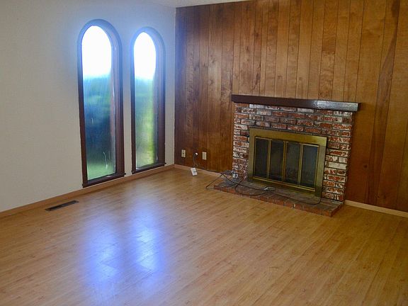 2nd image of 2557 Silsby Ave