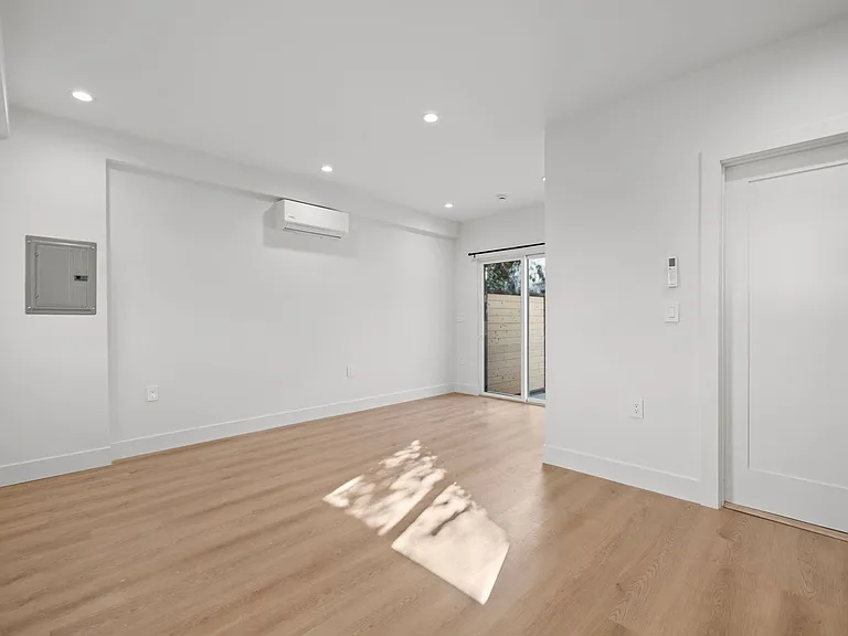 2105 Camden Ave — Photo 7