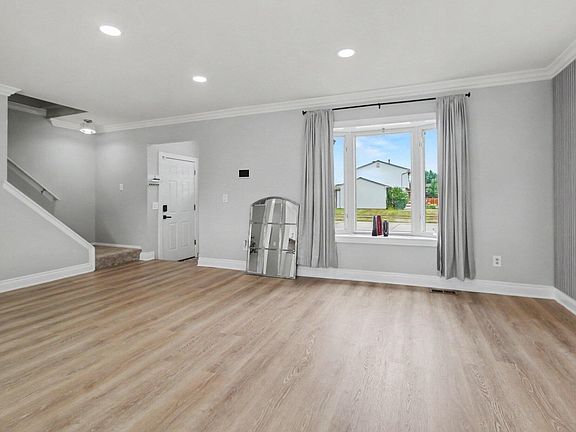 3rd image of 43729 Fleetwood Dr