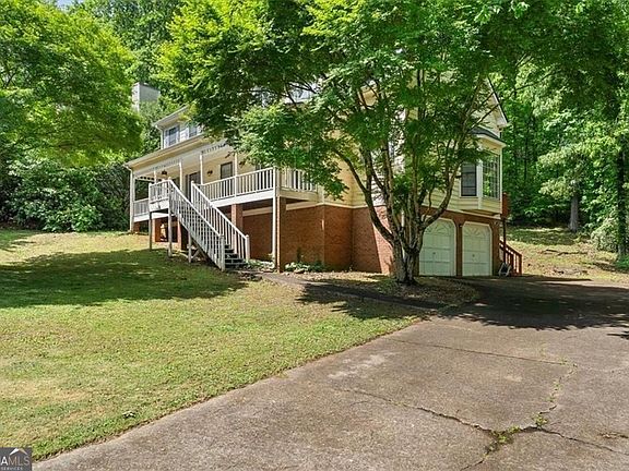 3rd image of 2407 Woodbridge Dr