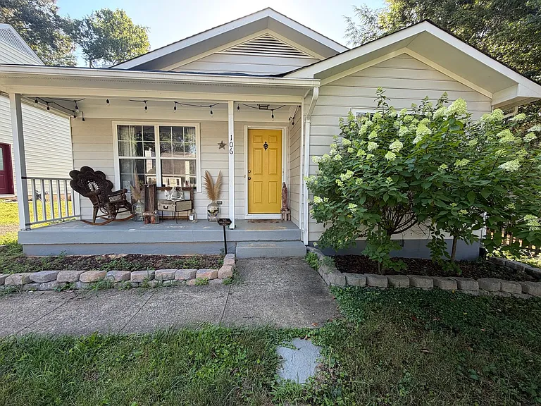 106 Westwood Cir — Photo 2