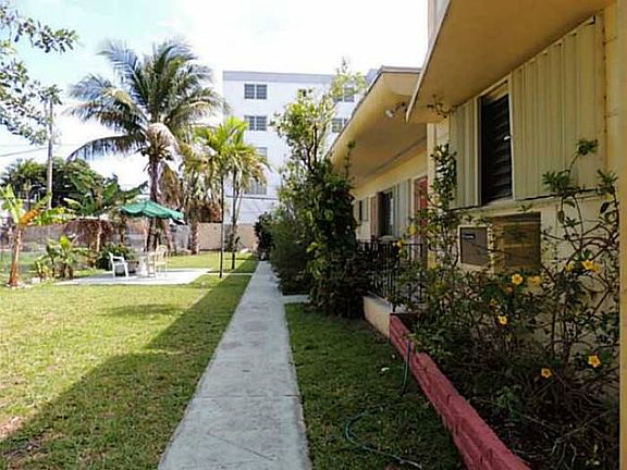 4th image of 1158 Marseille Dr APT 4