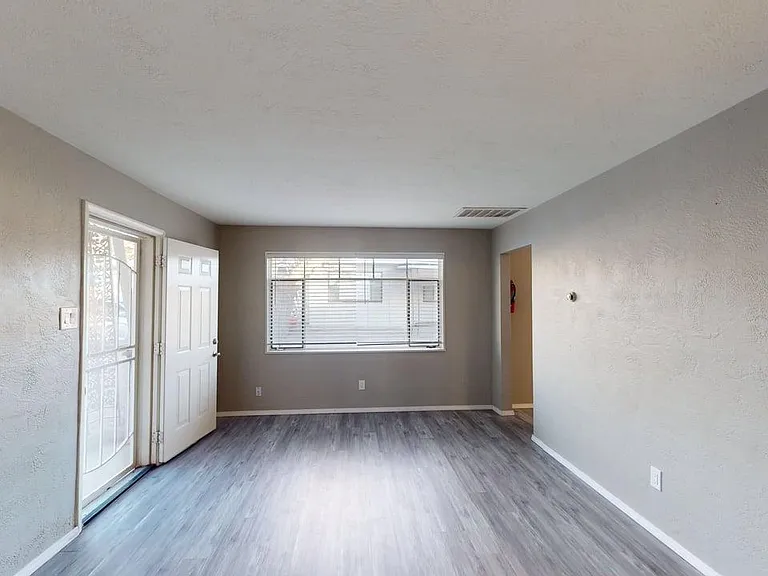 10216 Candelaria Rd NE — Photo 22