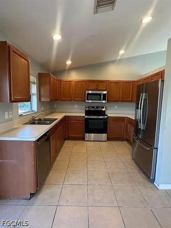 3 bed, 2.0 bath, 1538 sqft, $1,780 — Photo 2