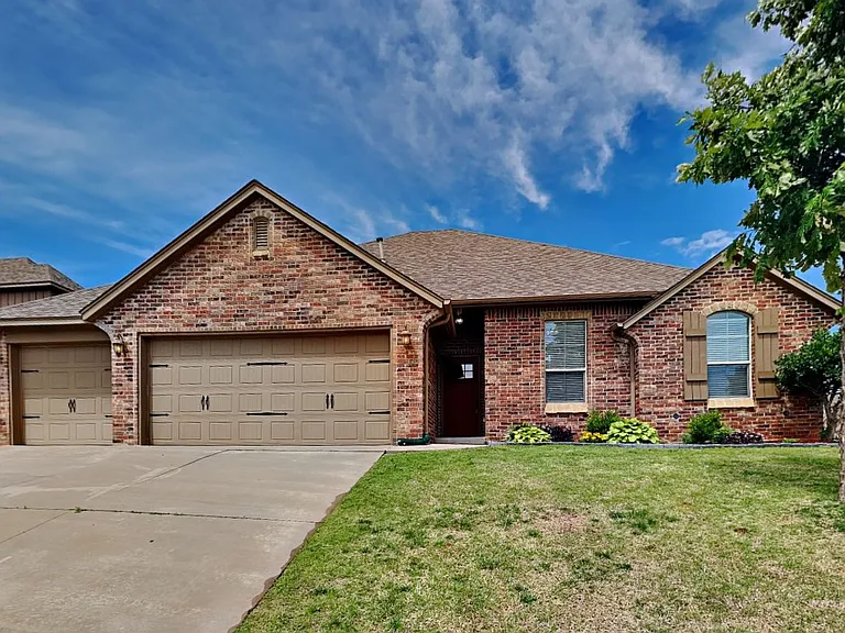 725 Dusty Trl — Photo 1