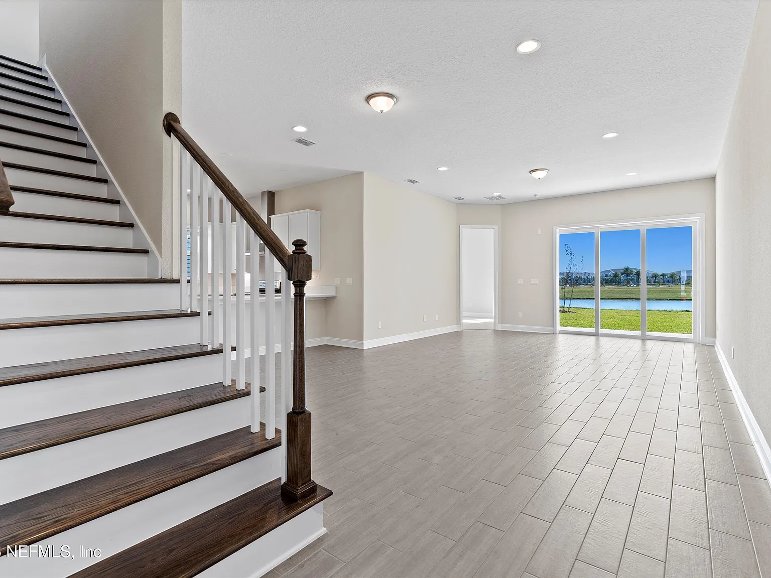 4 bed, 2.5 bath, 2054 sqft, $3,500 — Photo 4