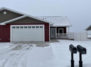 1512 10th St SW, Jamestown, ND 58401