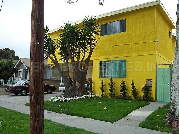 2nd image of 2530 S Sycamore Ave