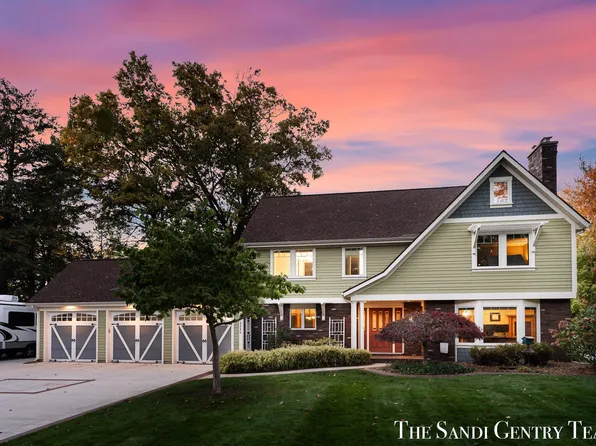 18886 Greenwood Ct, Spring Lake, MI 49456