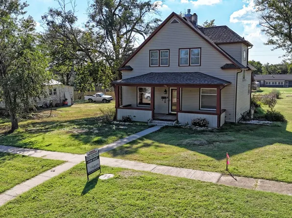 708 N 3rd St, Lincoln, KS 67455