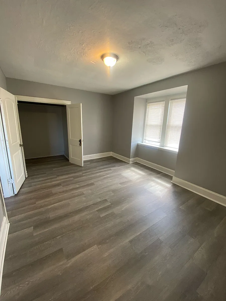 Building Photo - 3834 Glenway Ave #6