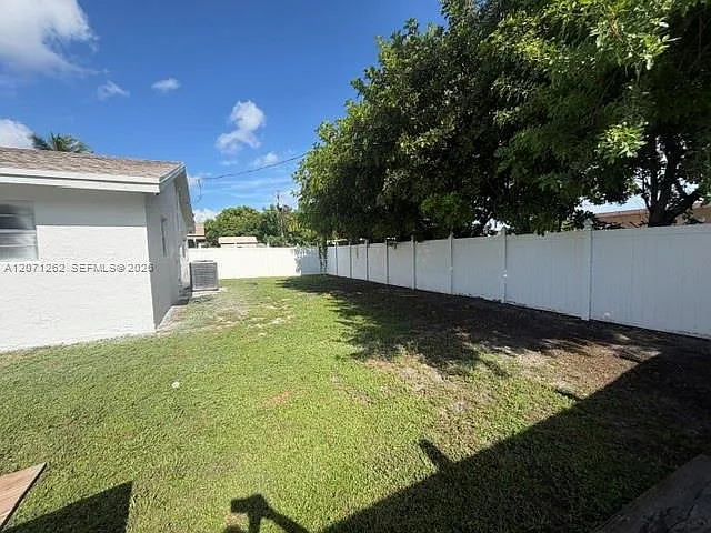 2571 NW 5th St — Photo 18