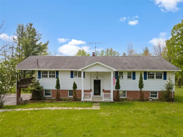 3 Deerfield Dr, Owego, NY 13827