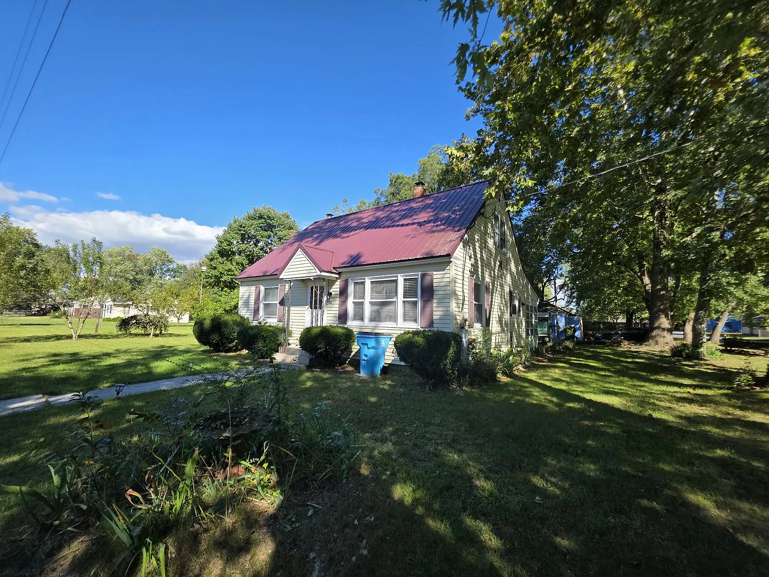 1409 Arbutus Drive - 1 — Photo 3