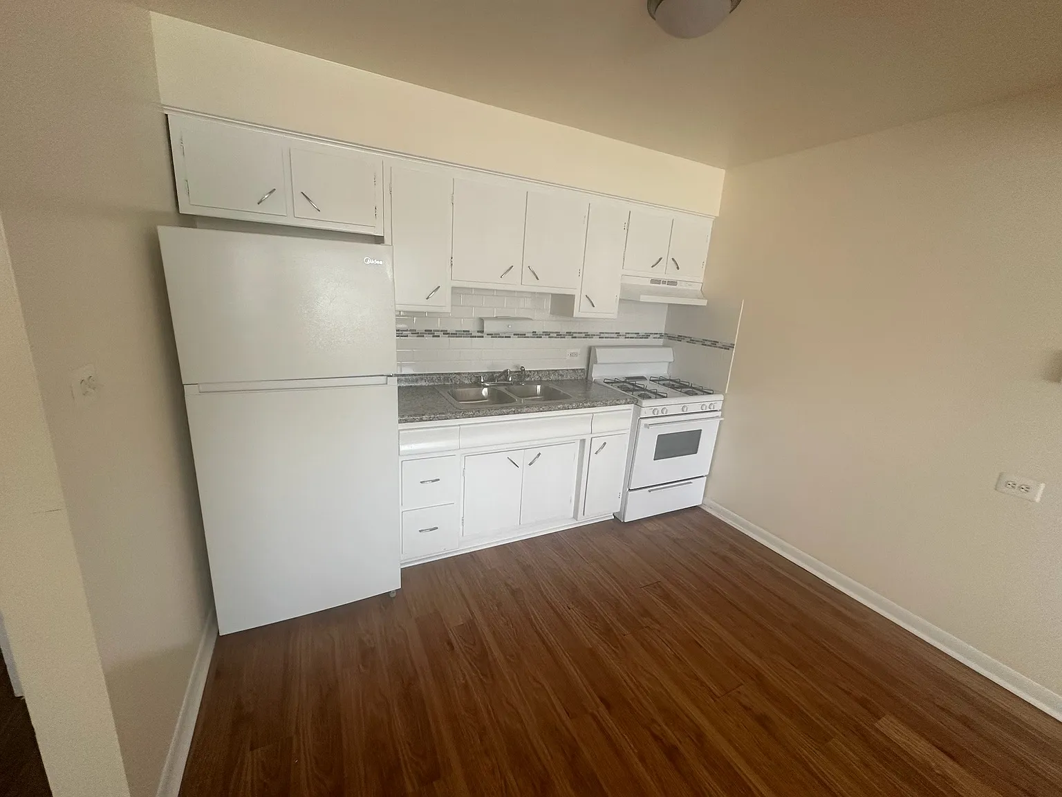 2453 N 1st Avenue Rivergrove — Photo 3