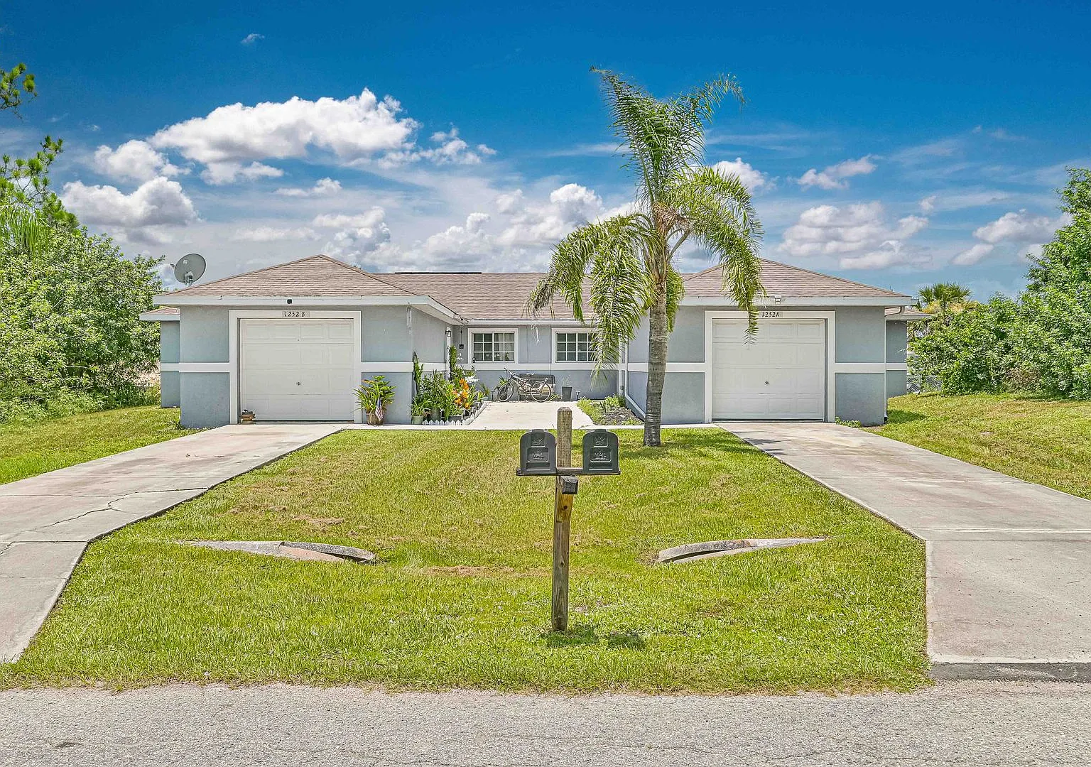 Well Maintained Duplex in Lehigh with 1 Car Garage! — Photo 4