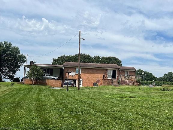 3rd image of 455 Cave Rd