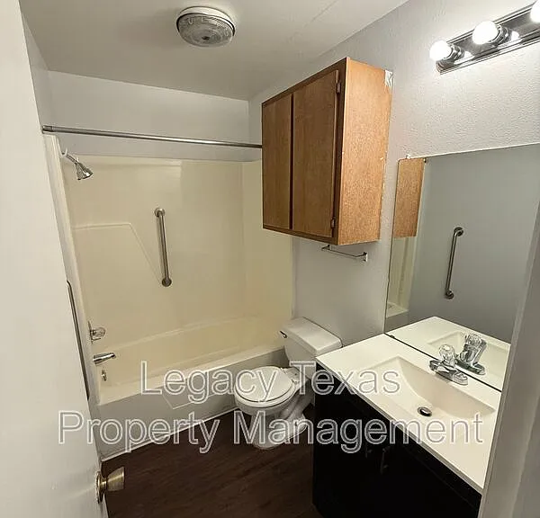 1708 Short St #B — Photo 13