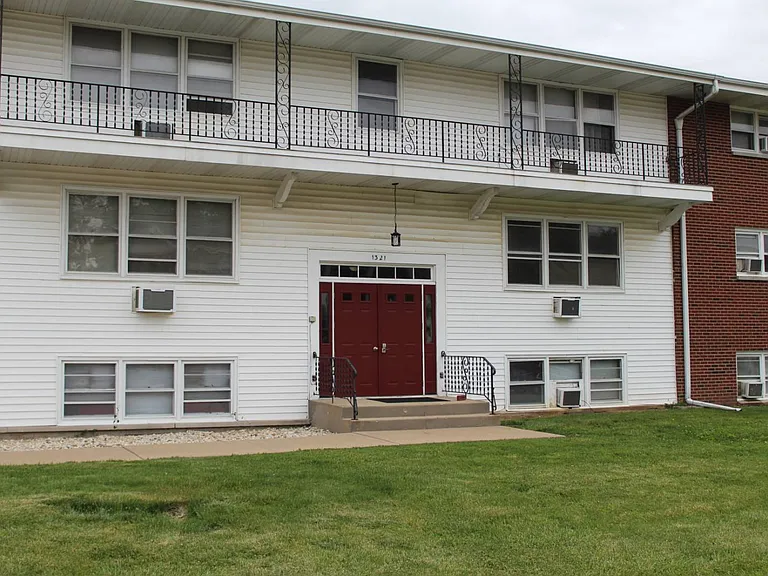 1321 Maple Dr #204 — Photo 1