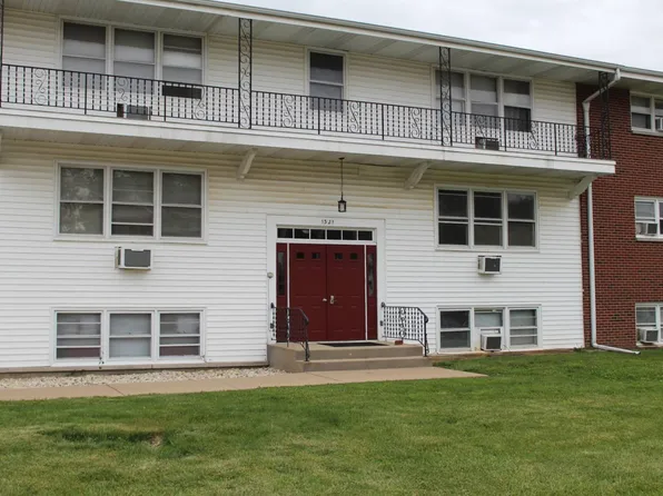 1321 Maple Dr #204, Peru, IL 61354