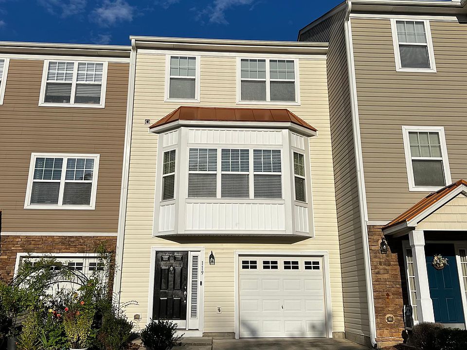 Beautiful townhome in the coveted Haddon Hall community!