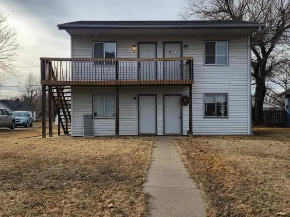 911 Sylvan St, Emporia, KS 66801