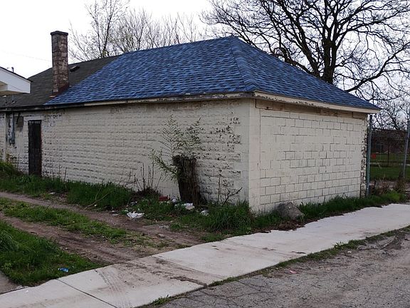 3rd image of 2201 S Fort St
