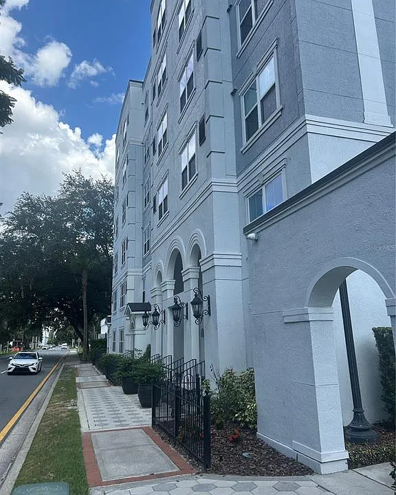 300 E South St #5016