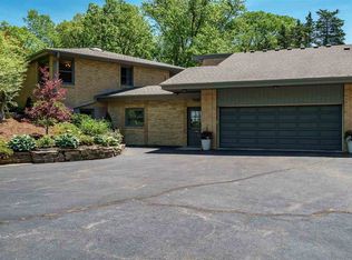 3203 Landstrom Rd, Rockford, IL 61107