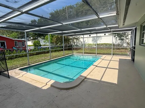 9109 Bamboo Dr, Palm Beach Gardens, FL 33410