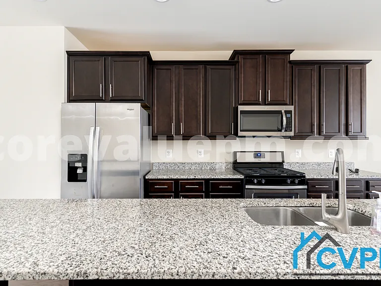 1216 Acorn Ln — Photo 6